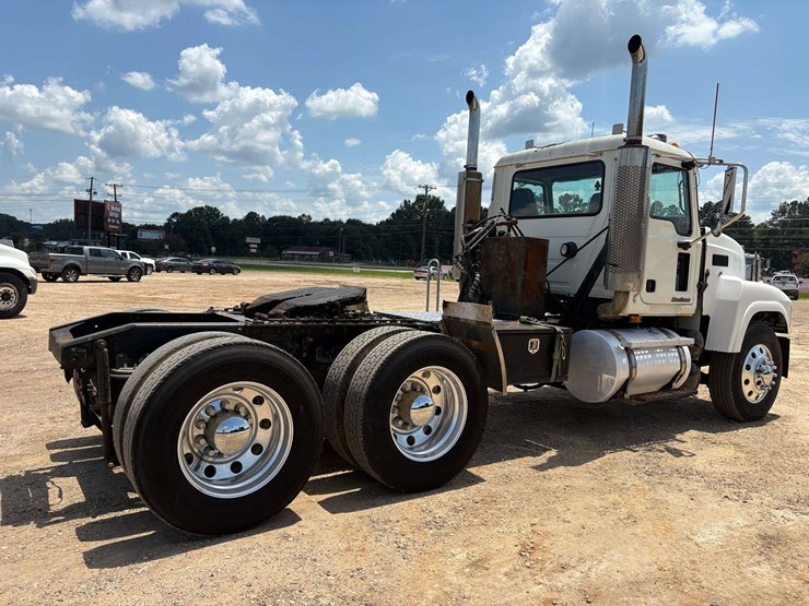 2005-mack-chn613-image-4