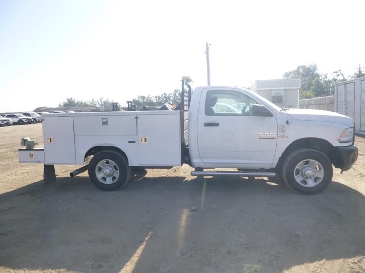 2016-dodge-3500-image-15