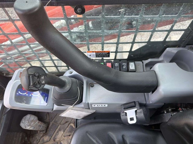 kubota-svl65-2-image-16
