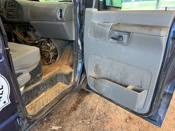 2006-ford-e150-image-27