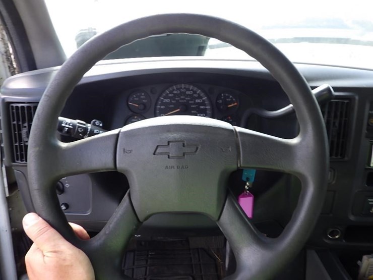 2003-chevrolet-3500-image-21