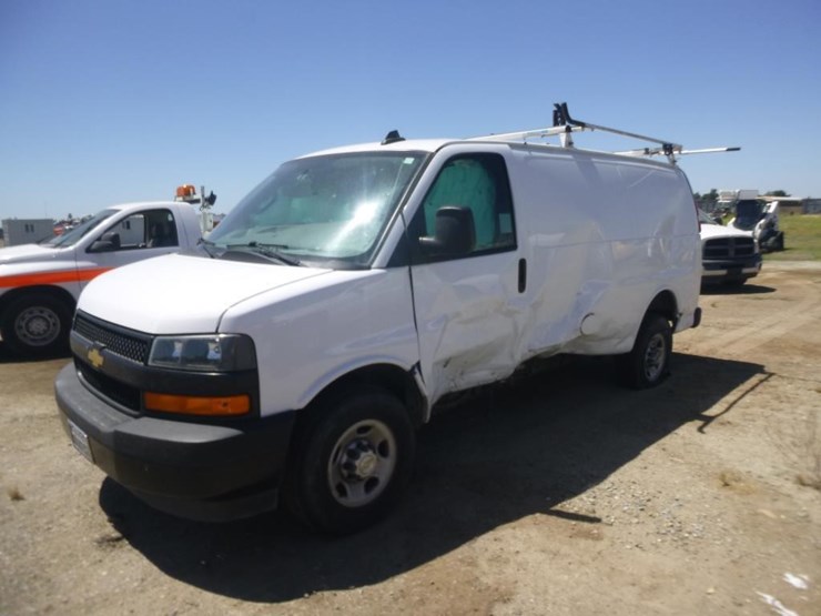 2015-chevrolet-express-2500-image-2