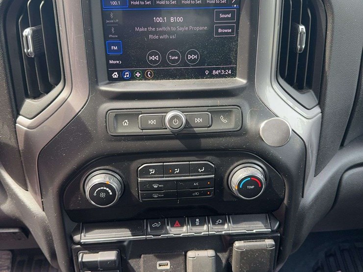 2020-chevrolet-silverado-4-x-4-truck-image-19