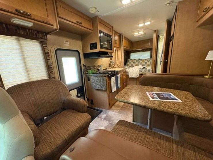 2015-ford-e350-image-25