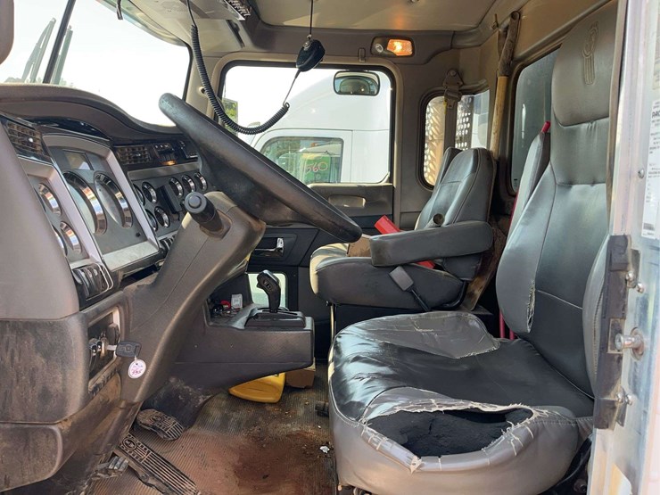 2019-kenworth-t8-series-dump-truck-image-28