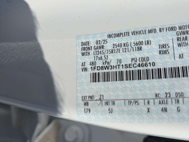 2025-ford-f350-image-5