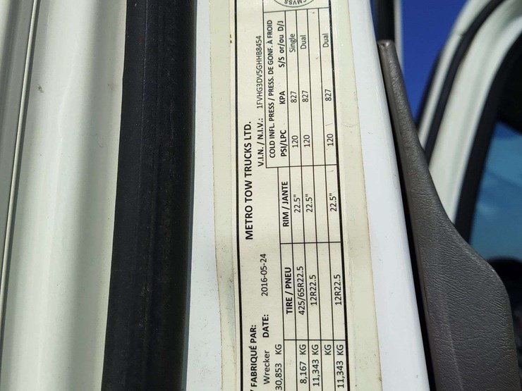 2016-freightliner-114sd-image-56