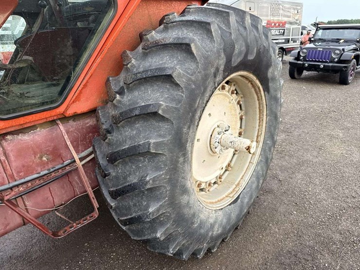 allis-chalmers-7040-image-10