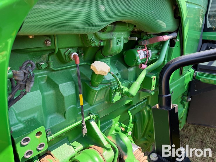 john-deere-8235r-image-11