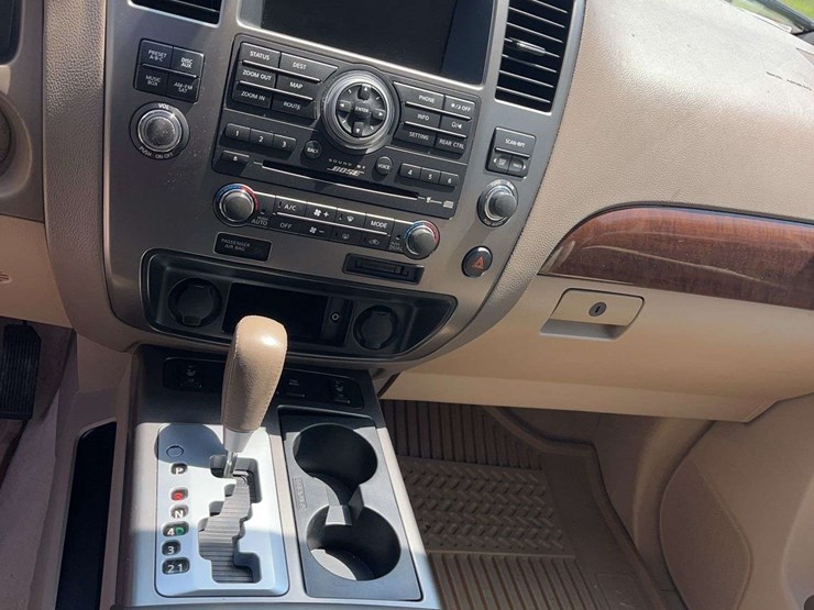 2011-nissan-armada-image-11