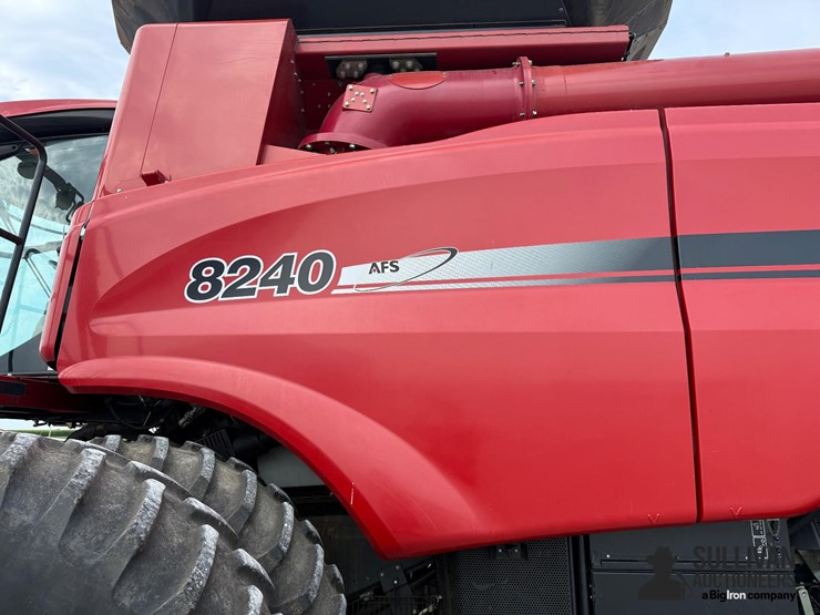 2016-case-ih-8240-image-16