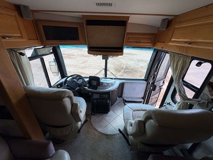 2003-freightliner-xc-fleetwood-revolution-diesel-pusher-motor-home-(65,650-miles)-image-13