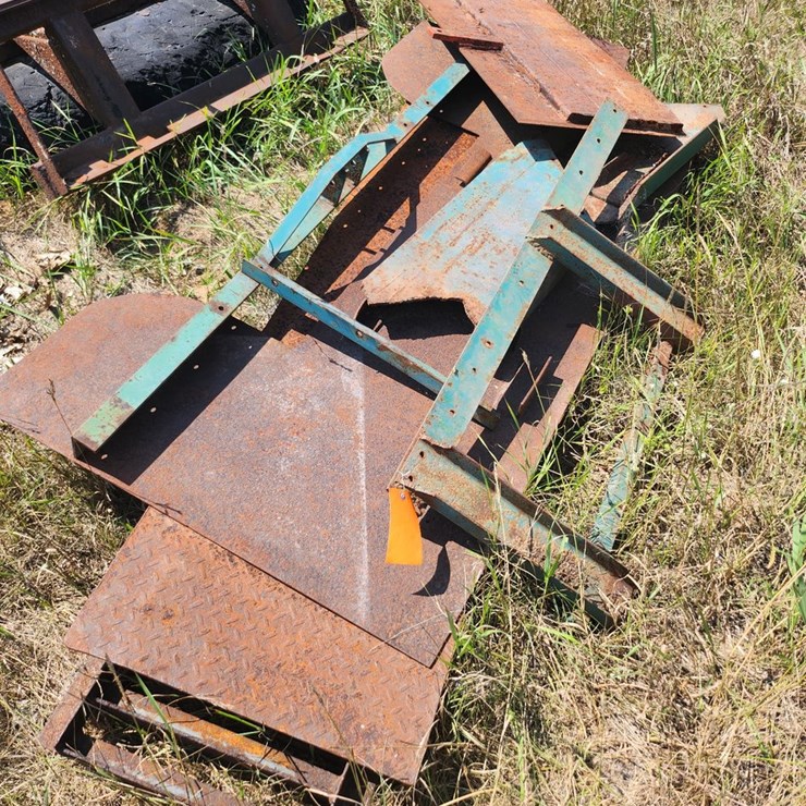 #2831 • Pile of Metal Scrap