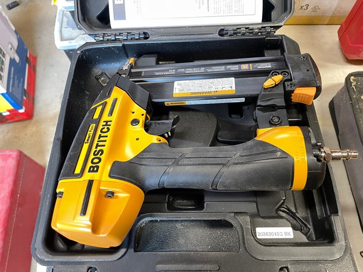 #10136-•-bostitch-smart-point-pneumatic-brad-nailer-image-2
