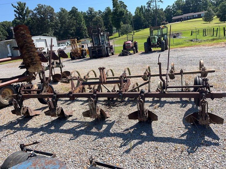 4-row-3pt-buster-with-gauge-wheels-image-2