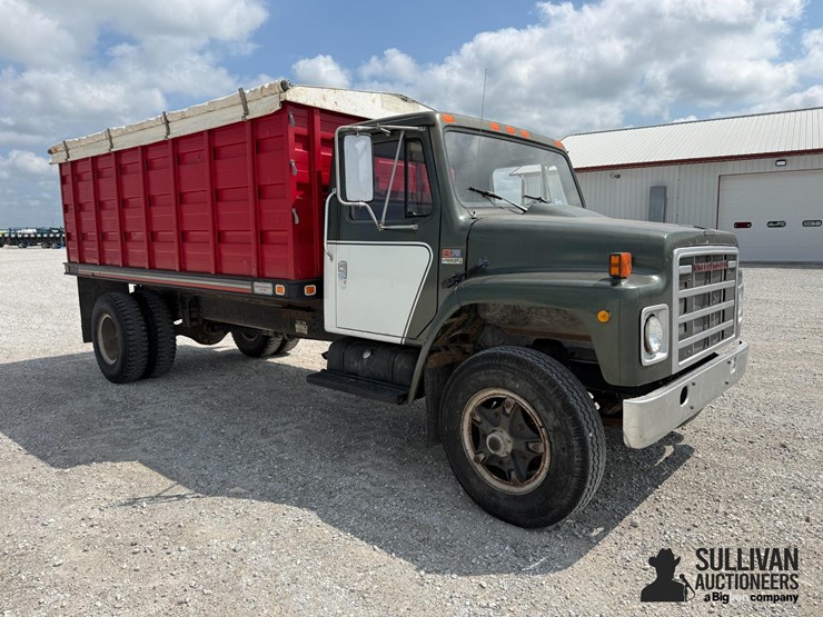 1984-international-s1700-image-3