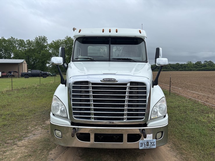 2016-freightliner-cascadia-image-3