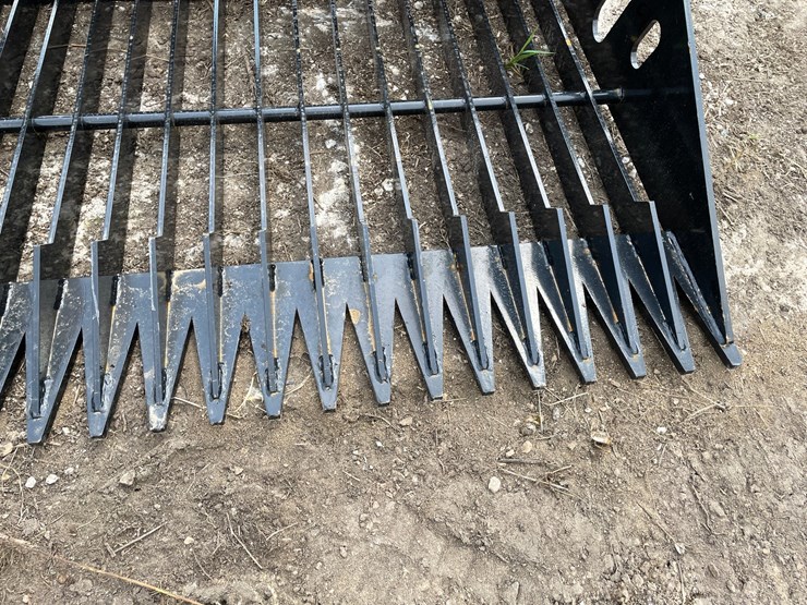 #9811-•-wolverine-72"-rock-bucket-attachment-image-6