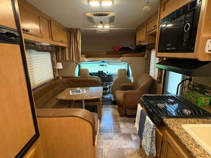 2015-ford-e350-image-17