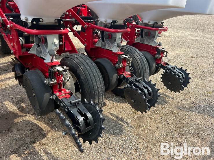 2013-massey-ferguson-8180-16r30-planter-image-10