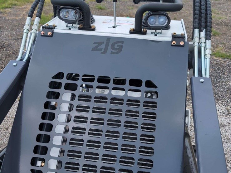 zjg-mini-skid-steer-loader-zj-380-(white)---15hp-image-5