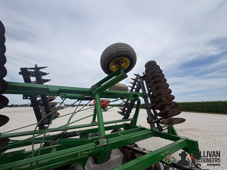 john-deere-235-image-14