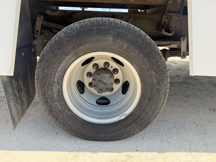 2020-chevrolet-3500-image-13
