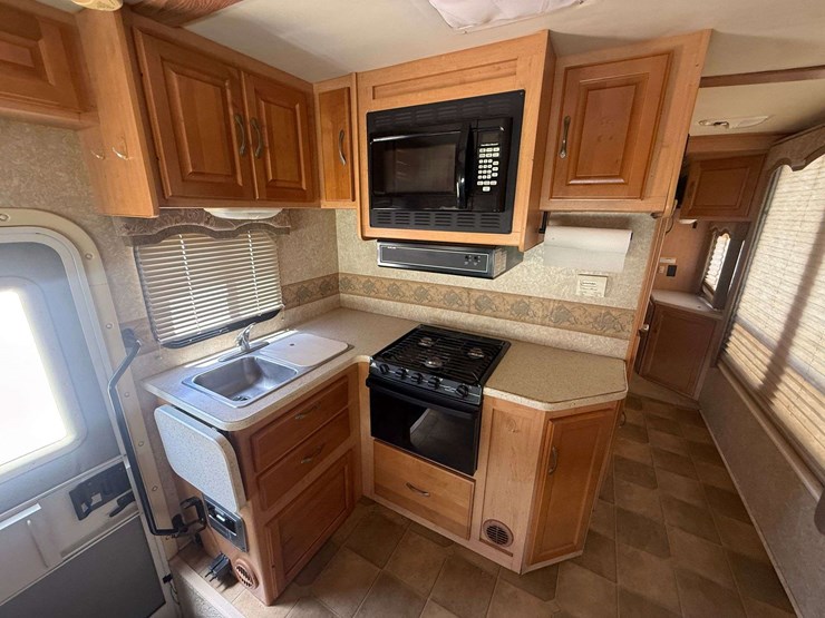2007-chevrolet-express-"chateau"-(72,384-miles)-image-31