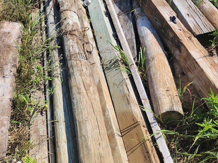 #2830-•-(13)-reclaimed-wood-posts-and-timbers-with-flat-hose-image-2