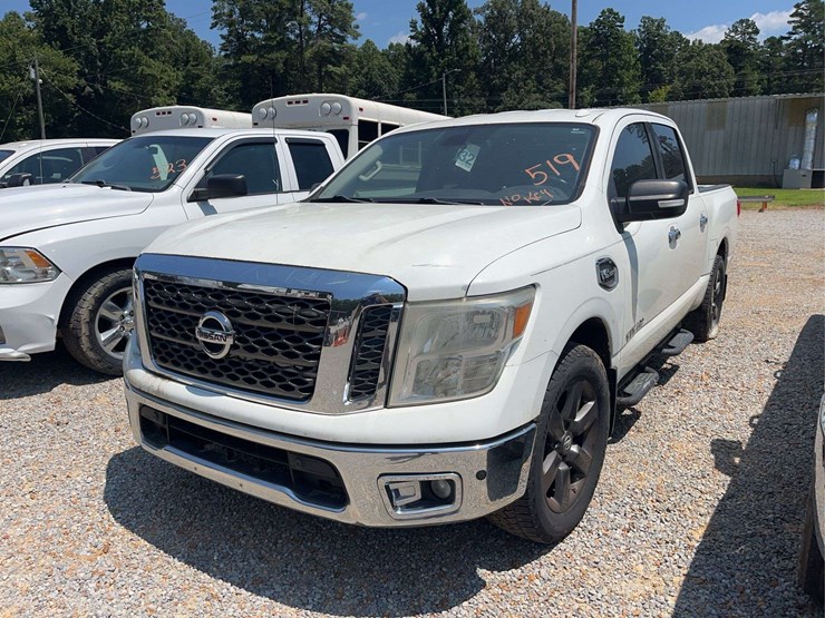 2017-nissan-titan-image-1