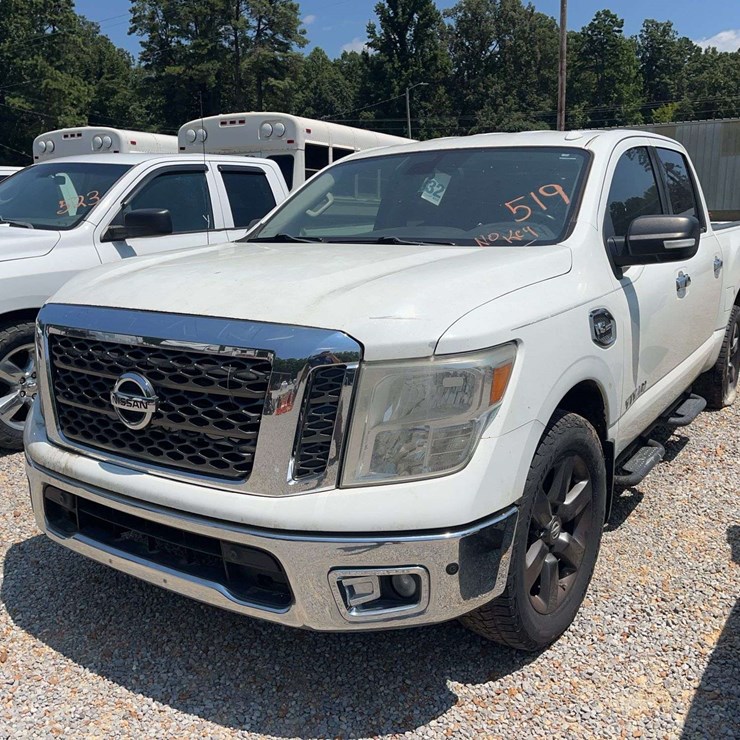 2017 NISSAN TITAN