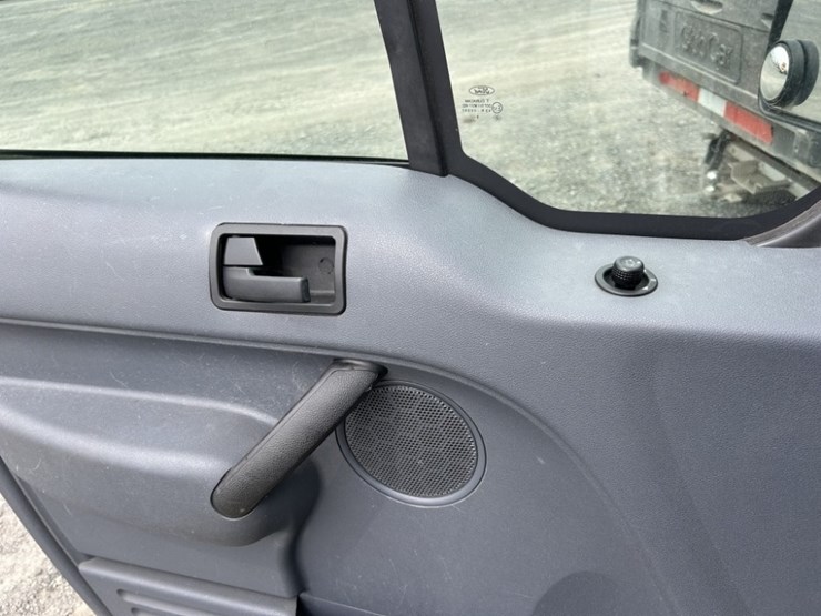 2010-ford-transit-connect-image-27