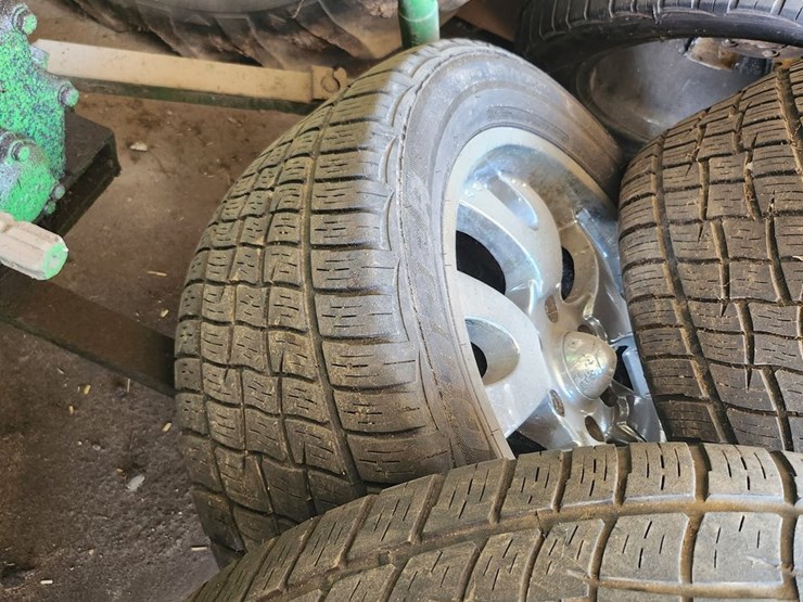 #2838-•-(4)-cooper-discoverer-ht-plus-tires-and-chrome-wheels-image-3