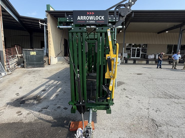 new/unused-arrowquip-heeler-75c-portable-corral,-chute-and-alley-image-9