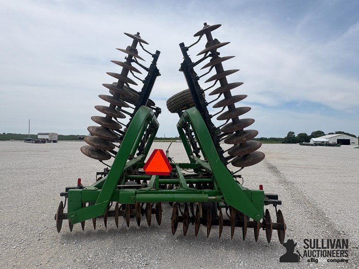 john-deere-235-image-6