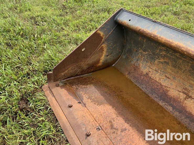 cnh-78"-heavy-duty-low-profile-skid-steer-bucket-image-14