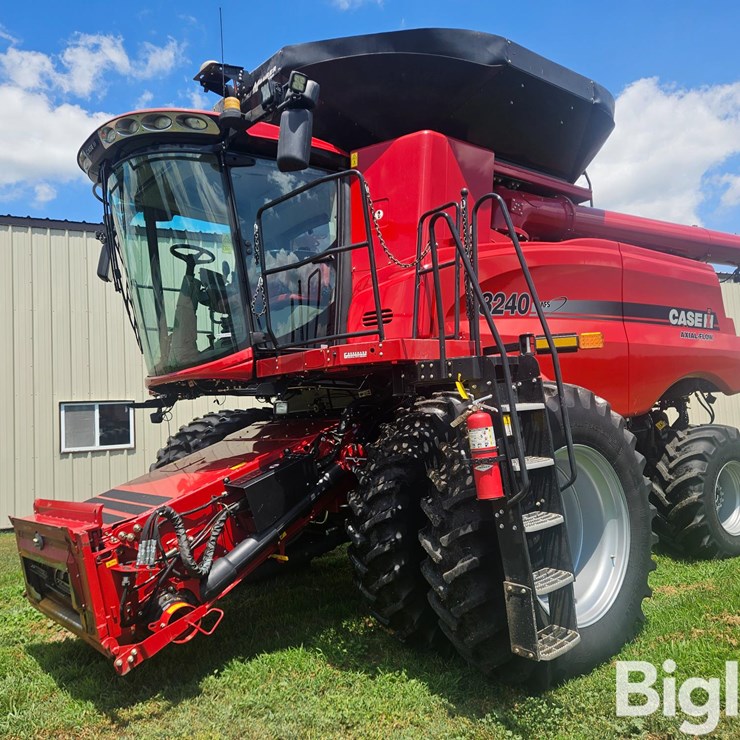 2017 CASE IH 8240