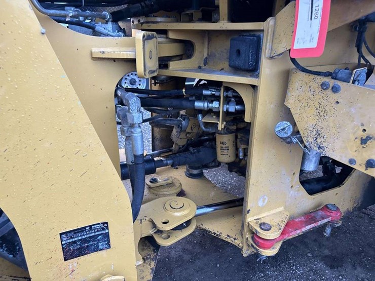 caterpillar-930k-image-13