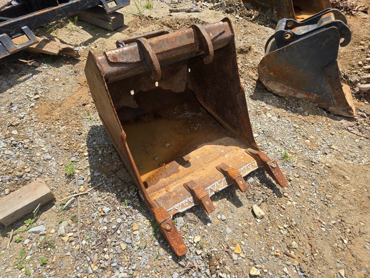 #24625-•-24"-bobcat-mini-excavator-bucket-image-5