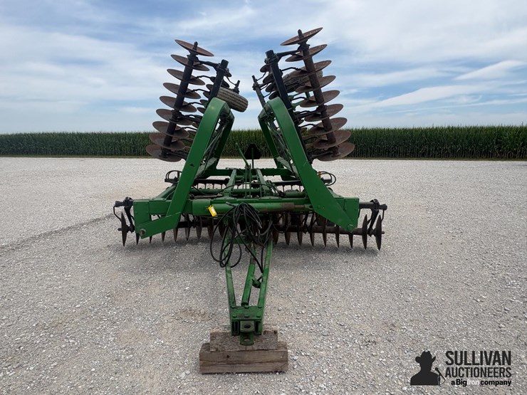 john-deere-235-image-2