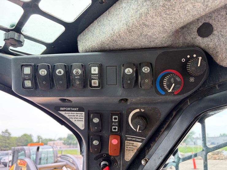 deere-326d-image-13