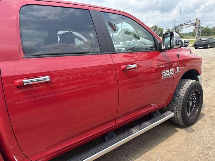 2018-dodge-3500-image-23