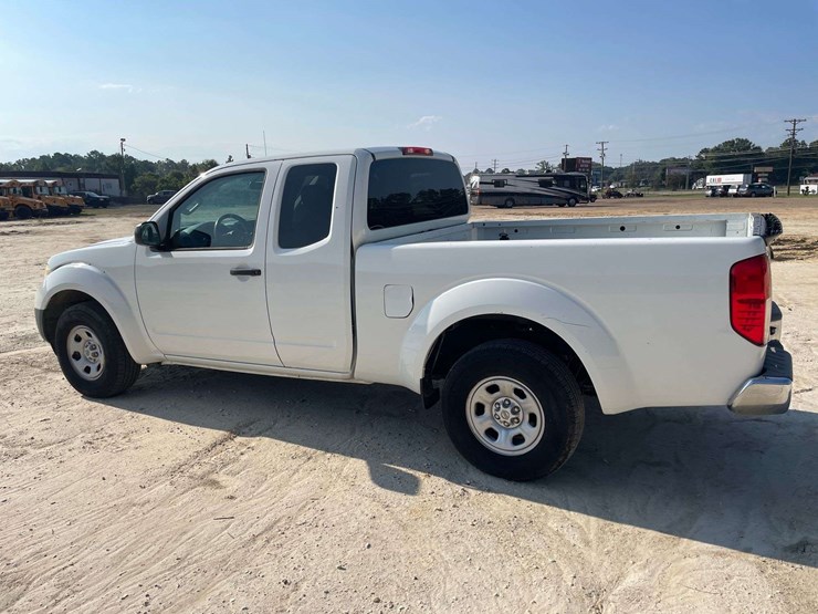 2016-nissan-frontier-image-2
