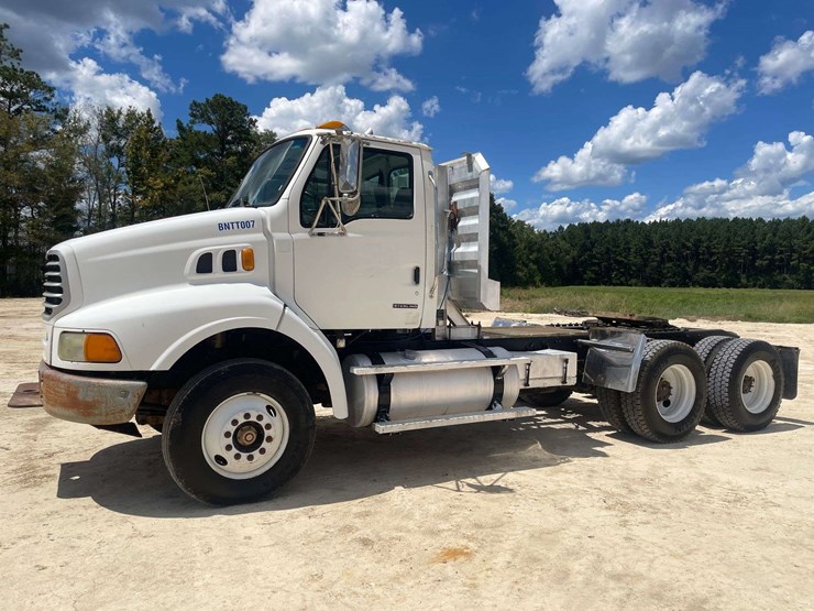 2007-sterling-l9500-image-1