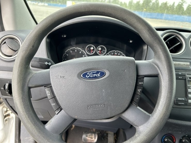 2010-ford-transit-connect-image-23
