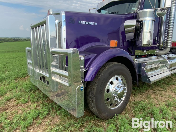 2025-kenworth-w900-image-12