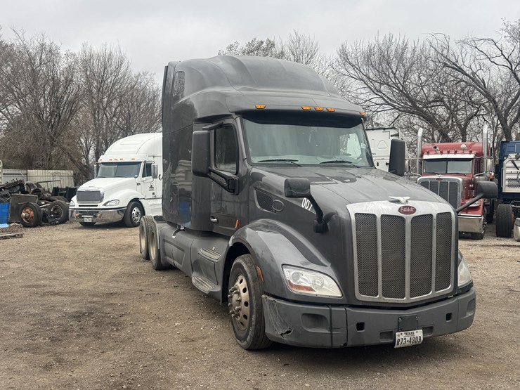 2019-peterbilt-579-image-8