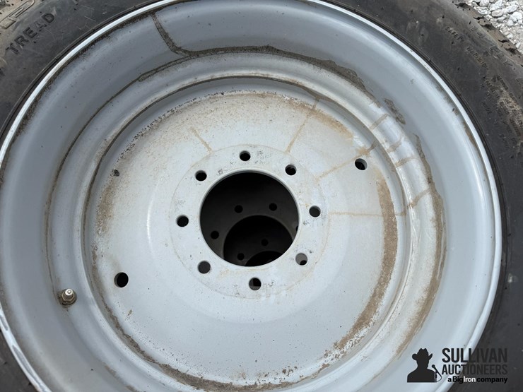 galaxy-9-22.5-tires-on-kinze-8-bolt-wheels-(bid-per-unit)-image-8