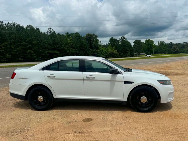 2015-ford-taurus-4-door-sedan-police-(179,713-miles)-image-5