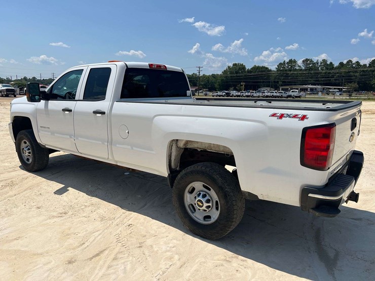 2015-chevrolet-silverado-2500hd-image-2